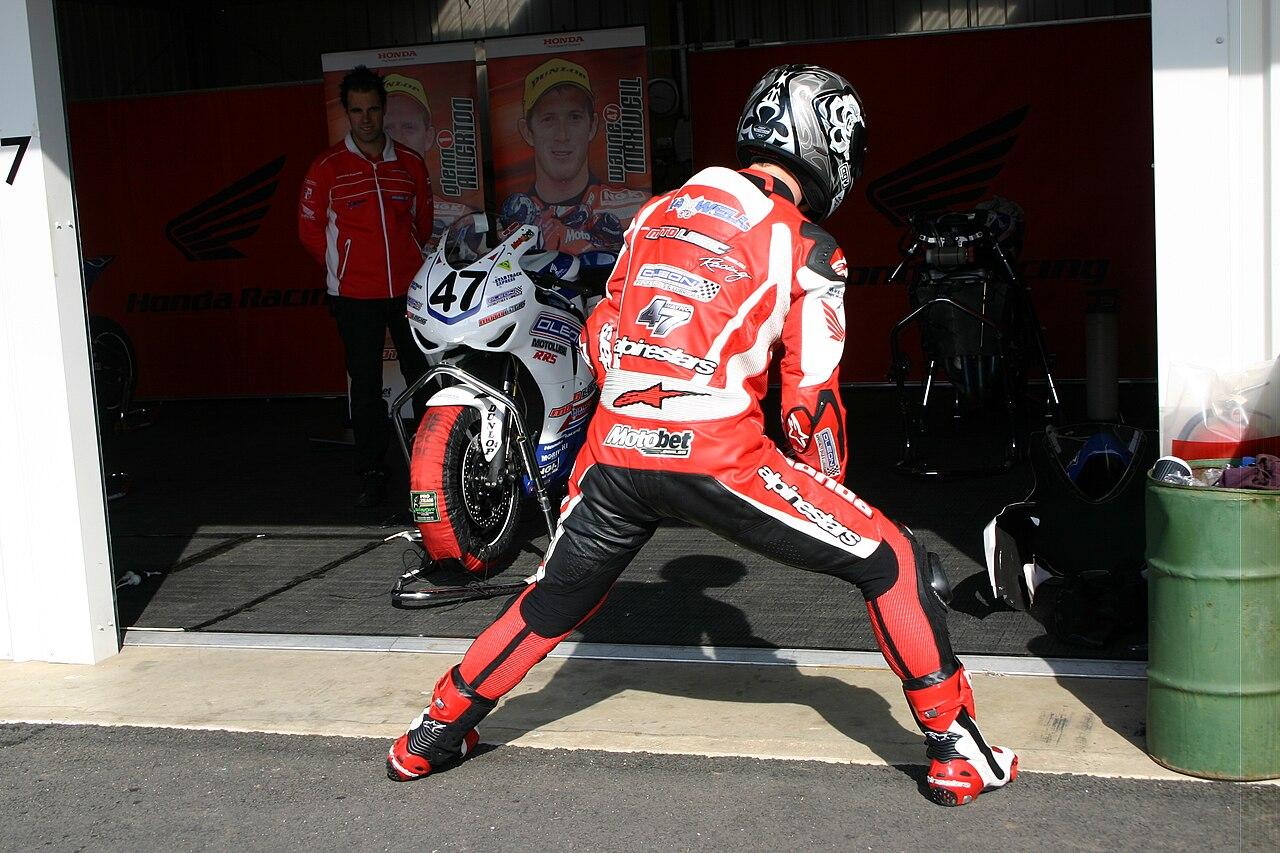 MotoGP心理课:如何在关键时刻稳住(规则判罚视角)